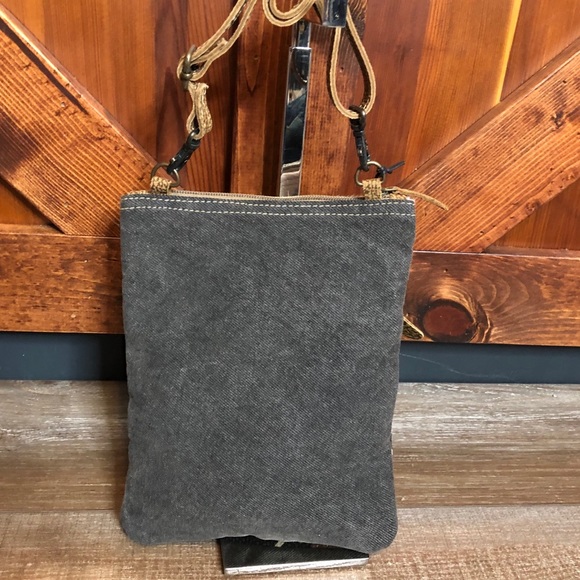 Myra Bag Style small crossbody purse upcycled - Picture 3 of 7